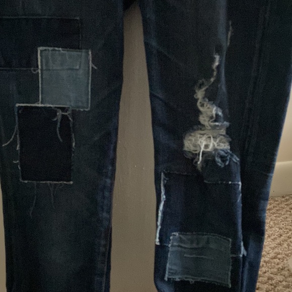 American Eagle Distressed Jeans w/ patches - Picture 3 of 8